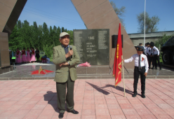 9 мая памятник в селе Кенеш.