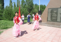 9 мая памятник в селе Кенеш.